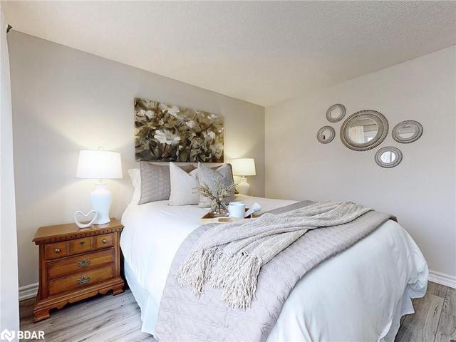 circle - 160 Burns Circle, House attached with 3 bedrooms, 1 bathrooms and 7 parking in Barrie ON | Image 13