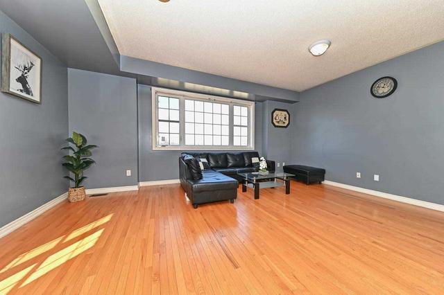 1 - 2530 Countryside Dr, Townhouse with 3 bedrooms, 3 bathrooms and 3 parking in Brampton ON | Image 3