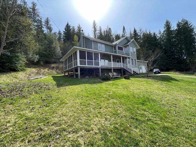 3865 Malina Road, House detached with 4 bedrooms, 3 bathrooms and null parking in Central Kootenay E BC | Image 13