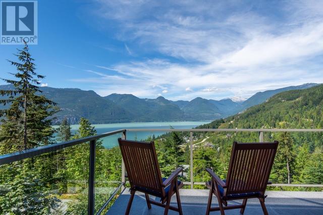 1135 Copper Drive, House detached with 3 bedrooms, 3 bathrooms and 6 parking in Squamish Lillooet D BC | Image 37