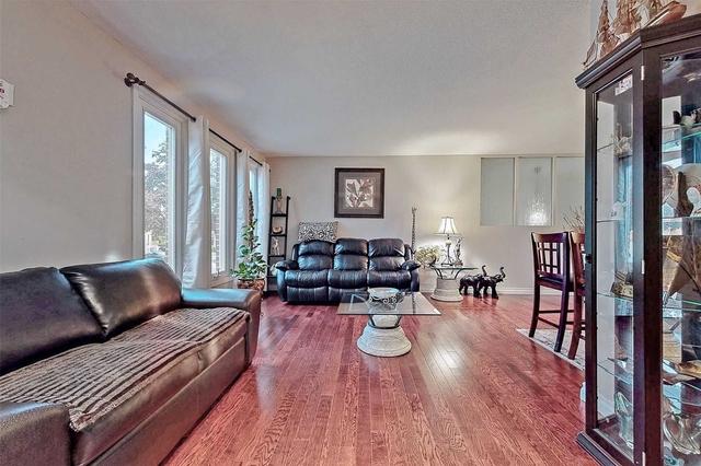 3241 Mccarthy Crt, House semidetached with 3 bedrooms, 3 bathrooms and 6 parking in Mississauga ON | Image 34