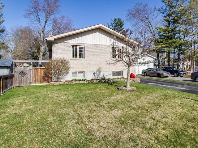79 Oak Ave, House detached with 2 bedrooms, 2 bathrooms and 8 parking in East Gwillimbury ON | Image 2