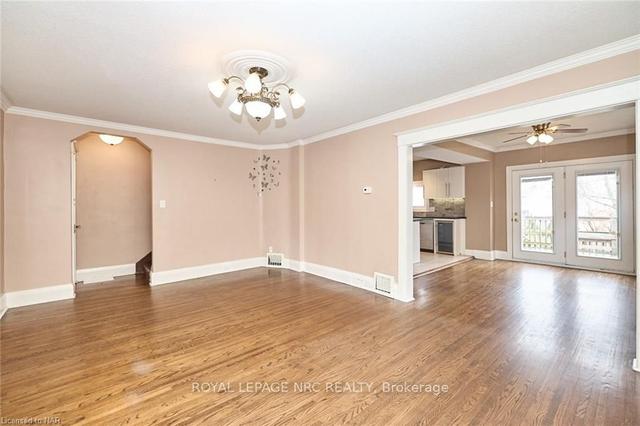 6414 Ker St, House detached with 3 bedrooms, 2 bathrooms and 3 parking in Niagara Falls ON | Image 37