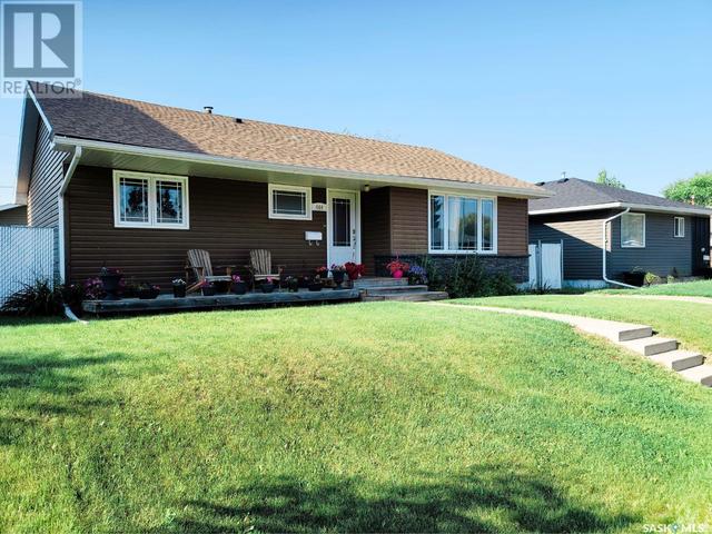 444 26th Street E, House detached with 4 bedrooms, 2 bathrooms and null parking in Prince Albert SK | Card Image