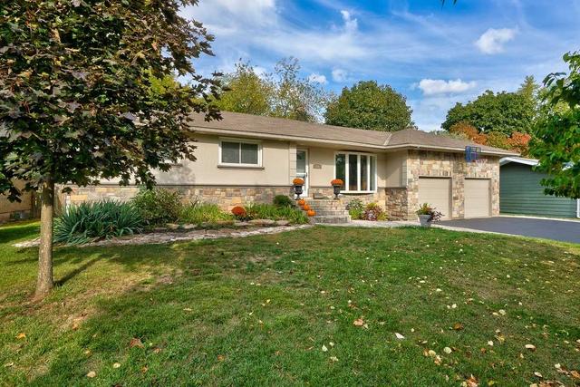 74 Germorda Dr, House detached with 3 bedrooms, 3 bathrooms and 6 parking in Oakville ON | Image 1