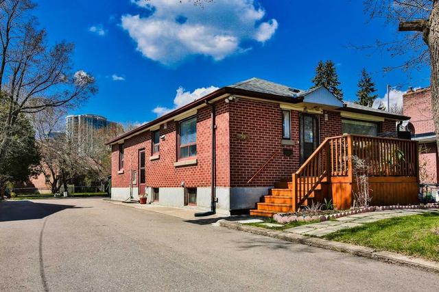 32 Reidmount Ave, House detached with 2 bedrooms, 3 bathrooms and 12 parking in Toronto ON | Image 20