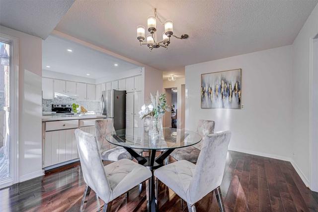 22 The Bridle Tr, House detached with 4 bedrooms, 4 bathrooms and 4 parking in Markham ON | Image 5