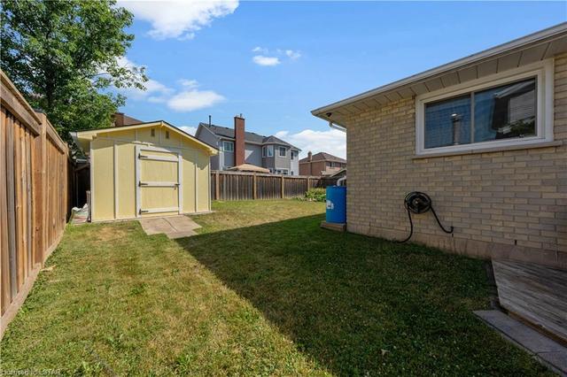 28 Blackfriar Lane, House detached with 2 bedrooms, 1 bathrooms and 3 parking in Brantford ON | Image 35