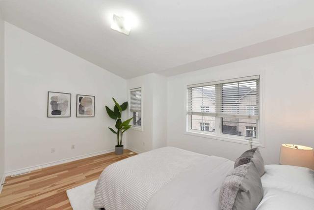18 Piggot Mews, House attached with 3 bedrooms, 2 bathrooms and 2 parking in Toronto ON | Image 15