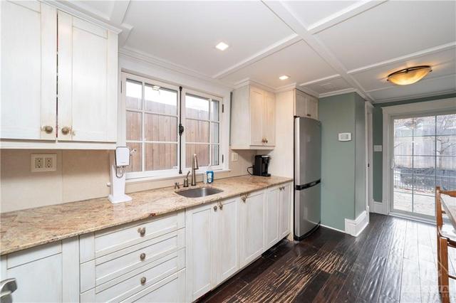 Kitchen with access to backyard | Image 11