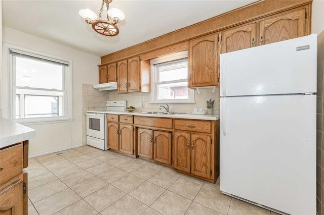 48 Paul Ave, House detached with 2 bedrooms, 2 bathrooms and 3 parking in Guelph ON | Image 3