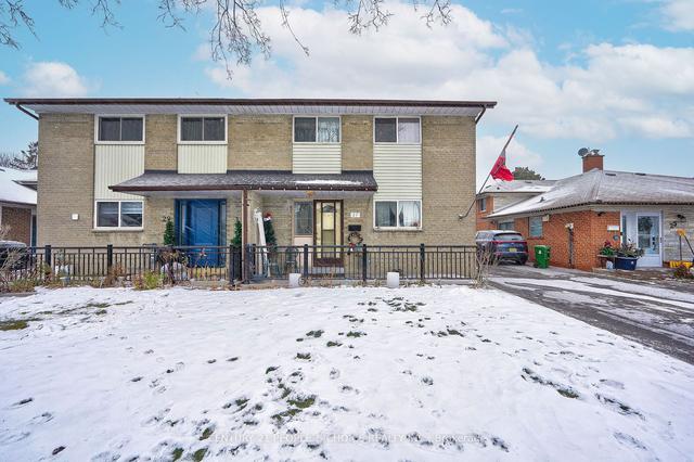 27 Felan Cres, House semidetached with 4 bedrooms, 2 bathrooms and 3 parking in Toronto ON | Image 1