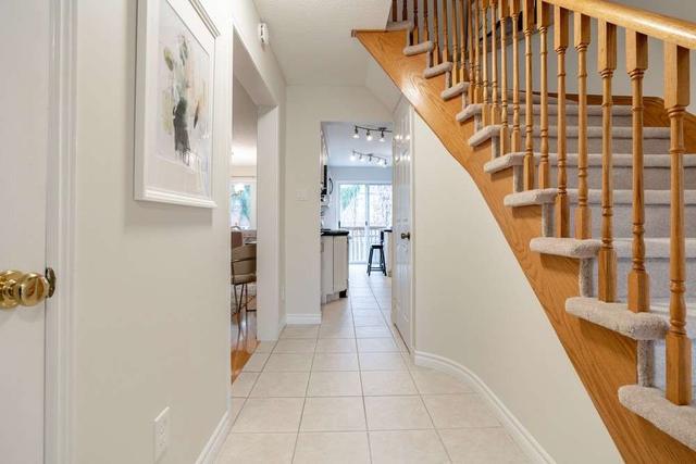 2381 Springfield Cres, House attached with 3 bedrooms, 3 bathrooms and 3 parking in Oakville ON | Image 9