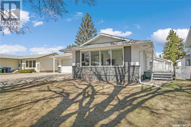 2323 Arnold Street, House detached with 4 bedrooms, 2 bathrooms and null parking in Saskatoon SK | Image 4