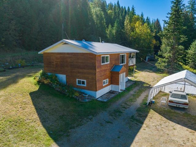 1110 Highway 22, House detached with 3 bedrooms, 1 bathrooms and null parking in Kootenay Boundary B BC | Image 6