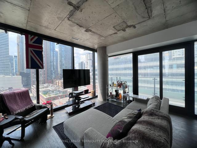 1001 - 224 King St W, Condo with 1 bedrooms, 1 bathrooms and 0 parking in Toronto ON | Image 3
