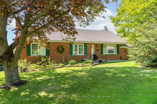 144 Hillcrest Ave, House detached with 3 bedrooms, 2 bathrooms and 5 parking in Hamilton ON | Image 1