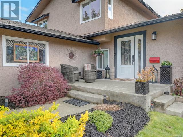 732 Viaduct Ave E, House detached with 4 bedrooms, 3 bathrooms and 4 parking in Saanich BC | Image 37