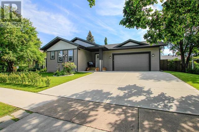 3541 44 Avenue, House detached with 4 bedrooms, 3 bathrooms and 4 parking in Red Deer AB | Image 2