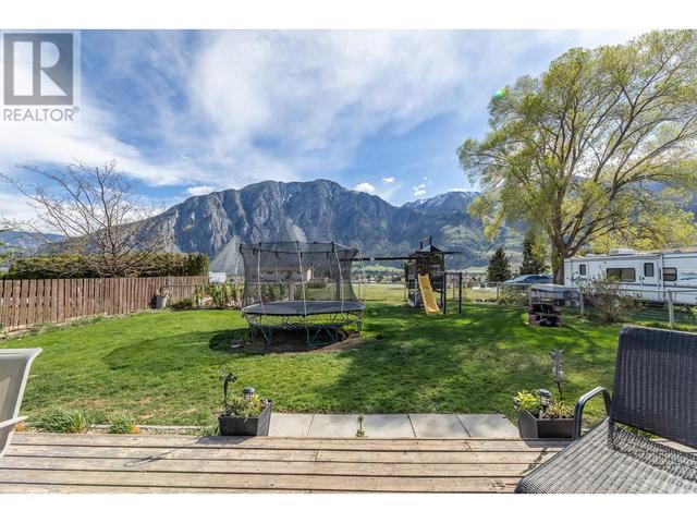 501 3rd Avenue, House detached with 4 bedrooms, 2 bathrooms and null parking in Keremeos BC | Image 44