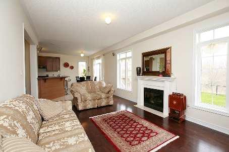 17 Tovey Terr, House detached with 4 bedrooms, 3 bathrooms and 4 parking in Brampton ON | Image 3