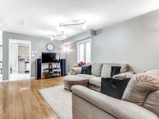 103 Woodhaven Dr, House detached with 3 bedrooms, 3 bathrooms and 2 parking in Brampton ON | Image 4