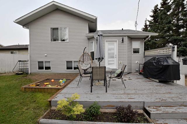 9503 94 Street, House detached with 4 bedrooms, 2 bathrooms and 4 parking in Wembley AB | Image 25