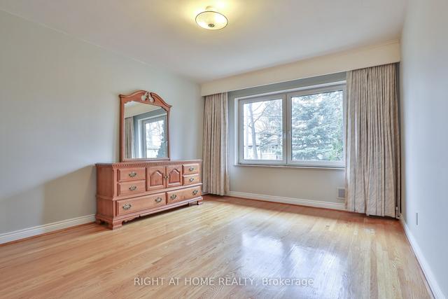59 Walwyn Ave, House detached with 3 bedrooms, 2 bathrooms and 2 parking in Toronto ON | Image 4
