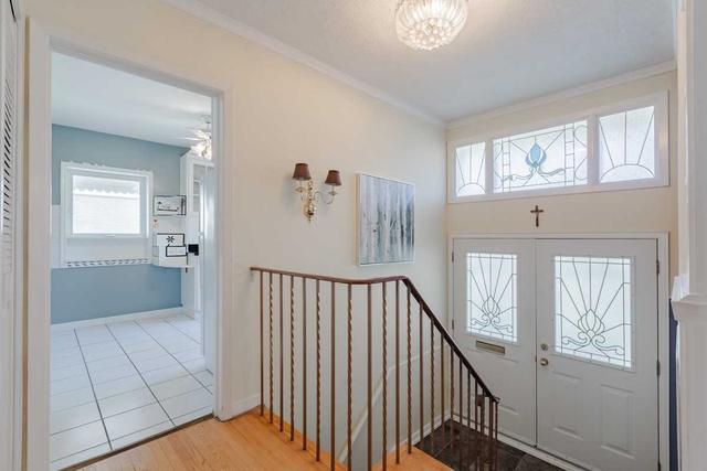 21 Rosefair Cres, House detached with 3 bedrooms, 2 bathrooms and 5 parking in Toronto ON | Image 16