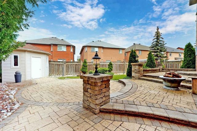 70 Brookhaven Cres, House detached with 4 bedrooms, 4 bathrooms and 6 parking in Markham ON | Image 35