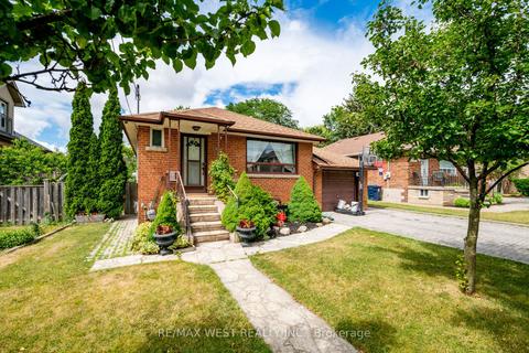 538 Queens Dr, House detached with 3 bedrooms, 2 bathrooms and 4 parking in Toronto ON | Card Image