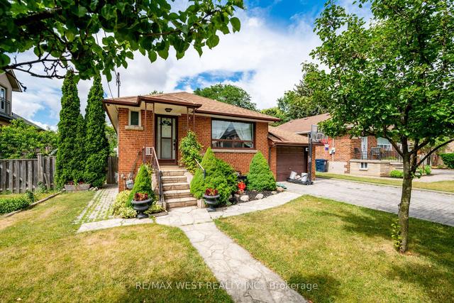 538 Queens Dr, House detached with 3 bedrooms, 2 bathrooms and 4 parking in Toronto ON | Image 1