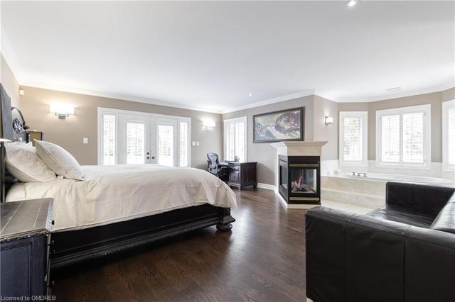 956 Halsham Court, House detached with 4 bedrooms, 2 bathrooms and 8 parking in Mississauga ON | Image 19