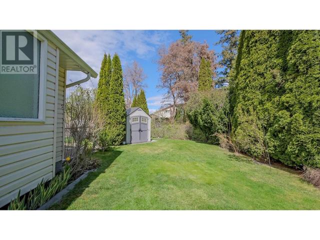 2383 Ayrshire Court, House detached with 3 bedrooms, 3 bathrooms and 2 parking in Kelowna BC | Image 39