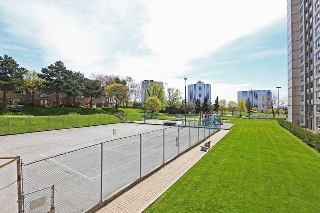 901 - 5 Parkway Forest Dr, Condo with 3 bedrooms, 2 bathrooms and 1 parking in Toronto ON | Image 7