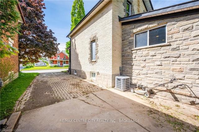292 Wellington St N, House detached with 4 bedrooms, 2 bathrooms and 7 parking in Kitchener ON | Image 31