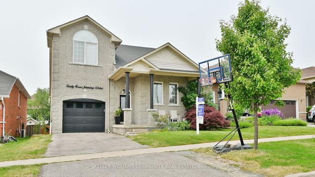 64 Fenning Dr, House detached with 2 bedrooms, 3 bathrooms and 4 parking in Clarington ON | Image 1