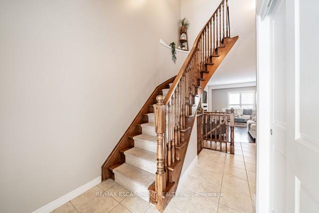 33 Redcedar Cres, House attached with 3 bedrooms, 2 bathrooms and 2 parking in Hamilton ON | Image 35