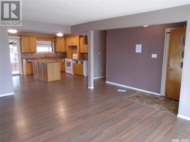 37 Mccormick Crescent, House detached with 3 bedrooms, 2 bathrooms and null parking in Regina SK | Image 3