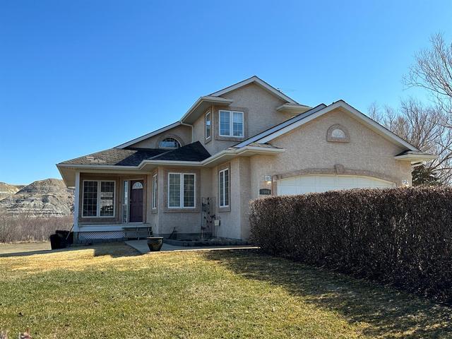 2000 7 Avenue E, House detached with 5 bedrooms, 3 bathrooms and 2 parking in Drumheller AB | Image 1