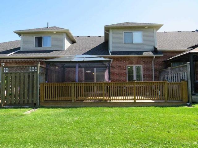 40 Manitoulin Tr, Townhouse with 3 bedrooms, 3 bathrooms and 2 parking in Hamilton ON | Image 9