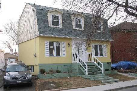 132 Avon Ave, House detached with 3 bedrooms, 3 bathrooms and 1 parking in Toronto ON | Image 2