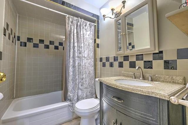 704 Jane St, House detached with 2 bedrooms, 3 bathrooms and 0 parking in Toronto ON | Image 33