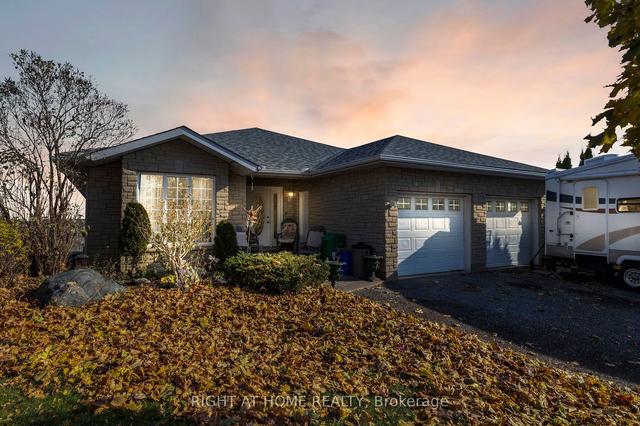 680 Trailview Dr, House detached with 2 bedrooms, 3 bathrooms and 8 parking in Peterborough ON | Image 1