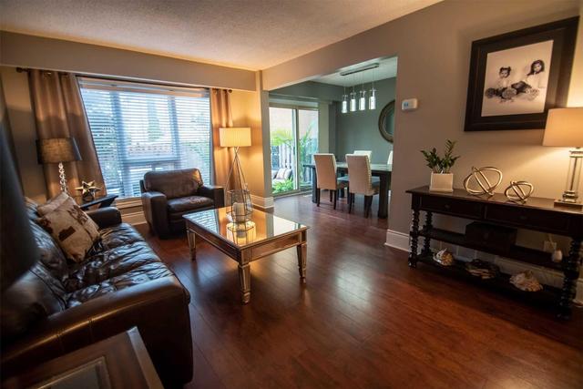 96 Baronwood Crt, Townhouse with 3 bedrooms, 3 bathrooms and 2 parking in Brampton ON | Image 7
