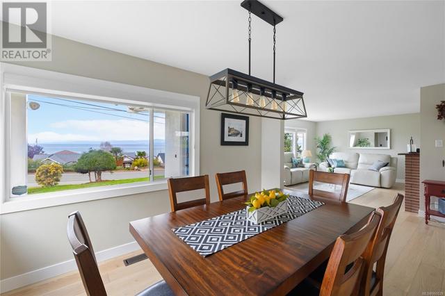 340 Crescent Rd W, House detached with 4 bedrooms, 2 bathrooms and 5 parking in Qualicum Beach BC | Image 57