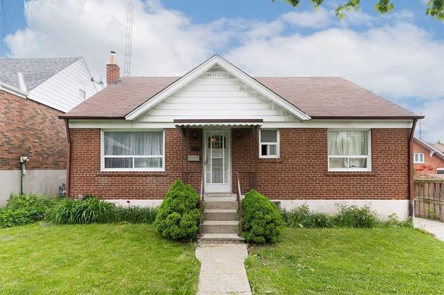 2220 Lawrence Ave W, House detached with 4 bedrooms, 2 bathrooms and 4 parking in Toronto ON | Image 12