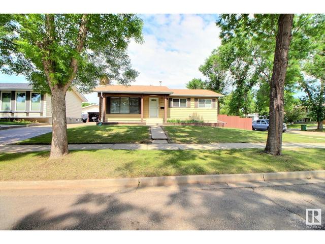 8222 - 95 A Av, House detached with 3 bedrooms, 1 bathrooms and null parking in Fort Saskatchewan AB | Card Image
