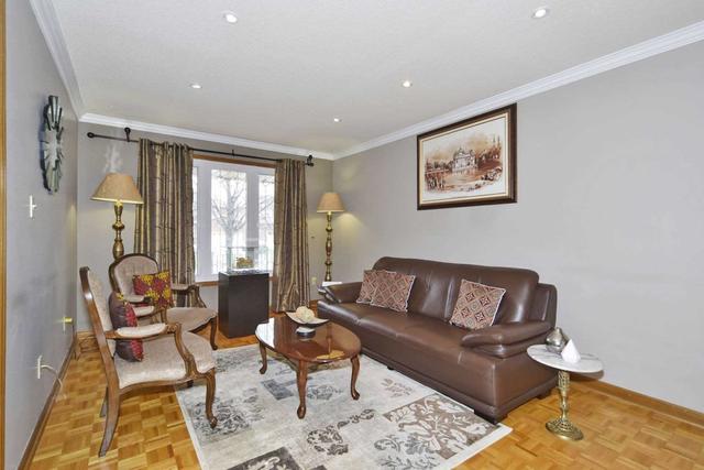 26 Cinrickbar Dr, House detached with 4 bedrooms, 4 bathrooms and 6 parking in Toronto ON | Image 31