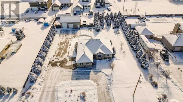 360 E 1 Avenue S, House detached with 5 bedrooms, 3 bathrooms and 8 parking in Magrath AB | Image 36